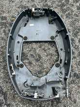 Charger l'image dans la galerie, F 100 80 hp Yamaha BOTTOM COWLING ASSY 67F-42710-00-4D four stroke 1999-2002

