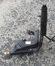 Charger l'image dans la galerie, 6 5 8 hp Johnson Evinrude 0440169 STEERING BRACKET &amp; 0336156 ARM 1992-2004 two stroke 0335892 stern bracket strd 0335891 port

