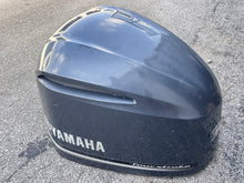 Cargar imagen en el visor de la galería, f 300 hp Yamaha TOP COWLING 6CE-42610-00-00 6BJ-42610-10-8D 6BJ-42610-20-8D 6BJ-42610-21-8D four stroke 2007-15
