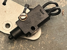 Charger l'image dans la galerie, 30 25 15 hp Evinrude E-tec NEUTRAL SWITCH sensor 0586780 BRACKET 0353968 two stroke 2017 AA AB AF 2012-up
