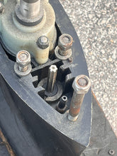 Charger l'image dans la galerie, 115 hp Mercury Tower Of Power LOWER UNIT 20” long 1655-7333T42 1655-7333A42 Two Stroke Inline 4 and 6 cylinder ONLY
