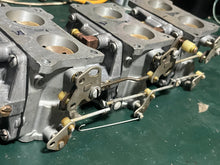 Load image into Gallery viewer, 150 hp Johnson Evinrude CARBURETOR SET 0389990 389991 389992 Two Stroke 1979 body# 324955, LINK PIN THROTTLE ARM 0387378, LIN
