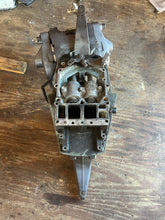 Cargar imagen en el visor de la galería, 150 200 hp Yamaha 25” MIDSECTION two stroke 2.6 hpdi 2000-2005 UPPER CASING 6E5-45111-23-8D SWIVEL 64E-43311-20-8D CLAMPS 64E
