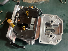 Load image into Gallery viewer, 115 hp Yamaha CARBURETOR SET 6E503 two stroke v4 6E5-14301-03-00 6E5-14302-03-00
