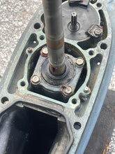 Charger l'image dans la galerie, 300 hp Yamaha 25” UR-X LOWER UNIT ASSY counter-rotation 6D0-45300-20-8D Two Stroke 2005-2006 HPDI
