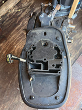 Cargar imagen en el visor de la galería, 25 hp Mercury midsection DRIVESHAFT HOUSING 3532-825218T7 ADAPTOR PLATE 825228A17 SWIVEL 3427-830104T1 Replaced by 3410-82740
