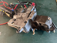 Charger l'image dans la galerie, 200 175 150 hp Yamaha HPDI 68F-81960-00-00 VOLTAGE RECTIFIER &amp; REGULATOR, FUSE BOX 68F-82170-01-00, 68F-81948-00-00 BRACKET t
