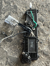 Cargar imagen en el visor de la galería, DF 115 140 hp Suzuki  voltage RECTIFIER 32800-92J00 four stroke 2013-2021 some compatibility 100 hp (charging regulator) - Un
