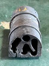 Cargar imagen en el visor de la galería, f 90 75 hp Yamaha bottom cowling GROMMET 68V-42725-00-00 four stroke 2003-2017 some compatibility 80 100 115 hp
