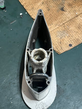 Load image into Gallery viewer, BF 15 20 hp Honda 40202-zw9-a30za EXTENSION SEPARATOR spacer 2003-2007 Four Stroke bolts 90125-zw9-a30 90124-zw9-a30
