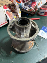 Charger l'image dans la galerie, sold ebay june2025——Mercury 816954-c OEM carrier with bearing

