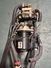 Load image into Gallery viewer, 200 - 250 hp Evinrude Ficht 5000527 OIL INJECTOR &amp; MANIFOLD,  5000885 FUEL LIFT PUMP ASSY, 0502906 FUEL FILTER 05001479 03464
