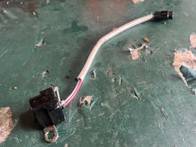 Charger l'image dans la galerie, DF 200 hp Suzuki IGNITION TIMING COIL 32160-88L00 four stroke 2005-2021 some compatibility 40 - 300 hp

