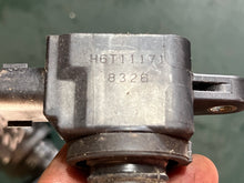Cargar imagen en el visor de la galería, DF 250 225 200 hp Suzuki IGNITION COIL 33410-93J00 h6t11171 four stroke 2007-22
