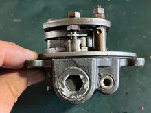 Cargar imagen en el visor de la galería, DT 140 115 85 75 hp Suzuki 48502-94530 VALVE BODY ASSY for ptt trim pump Two Stroke 1986-1996
