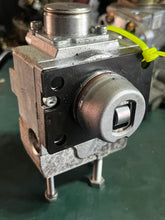Load image into Gallery viewer, 225 250 300 hp Yamaha FUEL PUMP ASSY 60V-13910-00-00 V6 3.3L two stroke HPDI 2003-2009 some 200 hp
