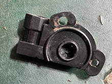Cargar imagen en el visor de la galería, 115 hp Mercury Optimax TPS THROTTLE SENSOR 710-898042 27545 outboard Two Stroke 3 Cylinder DFI 2008

