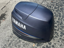 Cargar imagen en el visor de la galería, f 90 hp Yamaha TOP COWLING ASSY 6D8-42610-A0-4D four stroke 2005-2006
