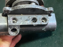 Cargar imagen en el visor de la galería, DT 140 115 85 75 hp Suzuki 48502-94530 VALVE BODY ASSY for ptt trim pump Two Stroke 1986-1996
