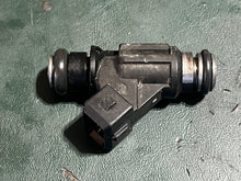 Charger l'image dans la galerie, 60 50 40 30 hp Mercury EFI FUEL INJECTOR 892123 8208A four stroke TESTED
