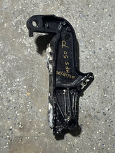 Cargar imagen en el visor de la galería, MFS 50 hp Tohatsu 3KYQ772111 CLAMP BRACKET right STARBOARD 2014-2022 Tohatsu 3KYQ772120 CLAMP BRACKET port 3AD621910 SWIVEL B

