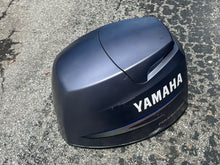 Cargar imagen en el visor de la galería, f 90 hp Yamaha TOP COWLING ASSY 6D8-42610-A0-4D four stroke 2005-2006
