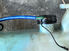Cargar imagen en el visor de la galería, 50 hp Yamaha OIL TANK 63D-21707-00-00 LEVEL GAUGE 63D-85720-00-00 CUSTOM CAP two stroke 2000-2009 some 40 hp compatibility
