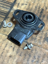 Cargar imagen en el visor de la galería, f 115 hp Yamaha 68V-85885-00-00 genuine THROTTLE SENSOR intake 2000-2011 four stroke
