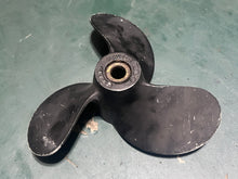 Charger l'image dans la galerie, OMC 391534 PROPELLER 3 blade Superseded by 0763586 - PROPELLER 8.25X9 with prop nut &amp; pin
