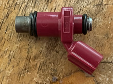Charger l'image dans la galerie, f 90 75 hp Yamaha FUEL INJECTOR 6D8-13761-00-00 four stroke 2005-2017 tested SET OF FOUR
