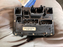 Charger l'image dans la galerie, VF 250 200 hp Yamaha FUSE BOX ASSY 6CB-82170-01-00 four stroke 4.2 Liter 2015 also 6CE-82170-00-00 f 225 250 300 hp 2010-2014
