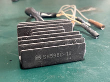 Cargar imagen en el visor de la galería, BF 25 30 hp Honda 31750-ZV7-751 voltage REGULATOR RECTIFIER ASSY 12V nla SH598c-12 31750-ZV7-003
