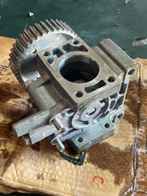 Charger l'image dans la galerie, 250 hp Yamaha CAMSHAFT ASSY 1 with gear 60V-12170-00-00 two stroke HPDI 3.3 Liter 2003-2009 some compatibility 200 225 300 hp
