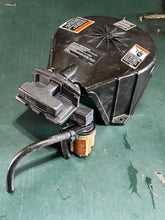 Cargar imagen en el visor de la galería, 25 20 15 hp Mercury 90906A23 Recoil STARTER ASSEMBLY two stroke 1994-96 OEM, may work for 18 hp
