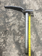 Cargar imagen en el visor de la galería, 115 130 150 175 200 225 hp Yamaha LONG 20” STEERING BRACKET ARM 6E5-42510-03-EK Two Stroke 1987-1993
