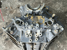 Cargar imagen en el visor de la galería, 300 hp Yamaha HPDI CRANKCASE BLOCK 6D0-15100-00-1S w COVER two stroke HPDI 2003-2009
