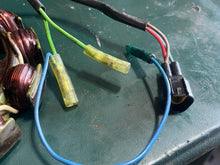 Charger l'image dans la galerie, 90 hp Yamaha STATOR 6H1-85510-00-00 Two Stroke 3 Cylinder 1990-1991
