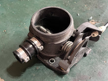Load image into Gallery viewer, 115 hp Mercury THROTTLE BODY 898103T98 four stroke EFI

