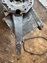 Load image into Gallery viewer, 140 125 120 hp Johnson Evinrude 20” MIDSECTION with EXHAUST HOUSING 0397861 ADAPTOR 0398694 SWIVEL BRACKET 0432708 STEERING A

