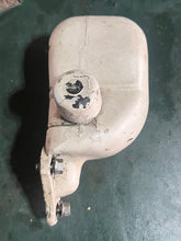 Charger l'image dans la galerie, 150 200 225 Johnson Evinrude POWER TRIM RESERVOIR &amp; CAP 0435341 0769504 Two Stroke some 60-250 hp compatibility
