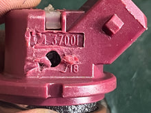 Load image into Gallery viewer, 225 200 hp Mercury OPTIMAX red FUEL INJECTOR 804528 8M0222157 two stroke TESTED some compatibility 75-225 hp
