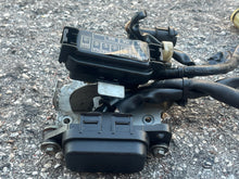 Cargar imagen en el visor de la galería, BF 225 200 175 hp Honda 150 amp MAIN FUSE box CABLE ASSY 32415-ZY3-A00 STARTER CABLE RELAY 06380-ZY3-000 four stroke
