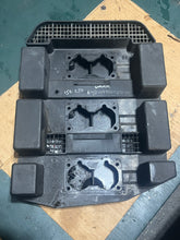 Charger l'image dans la galerie, 150 - 225 hp Yamaha 64D-14440-00-00 INTAKE SILENCER ASSY 1996-2009 two stroke vmax
