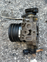 Charger l'image dans la galerie, BF 130 hp Honda THROTTLE BODY 16400-ZW5-013 Four Stroke 1999-2004
