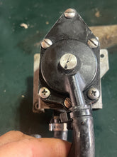 Cargar imagen en el visor de la galería, Johnson Evinrude VRO CONVERSION FUEL PUMP OMC 5004558 0438400 Engine Two Stroke
