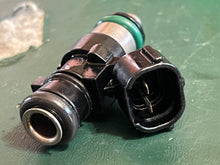 Cargar imagen en el visor de la galería, f 225 250 300 350 hp Yamaha FUEL INJECTOR 6AW-13761-01-00 EAT311 four stroke 2022-2024 cleaned-tested
