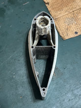 Load image into Gallery viewer, BF 15 20 hp Honda 40202-zw9-a30za EXTENSION SEPARATOR spacer 2003-2007 Four Stroke bolts 90125-zw9-a30 90124-zw9-a30
