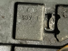 Cargar imagen en el visor de la galería, sold local jan2026——f 115 hp Yamaha FITTING PLATE bottom cowl 68V-42738-00-5B four stroke 2000-2008
