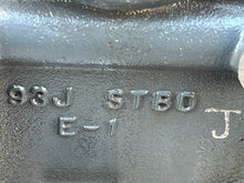 Charger l'image dans la galerie, DF 225 250 hp Suzuki CYLINDER HEAD strbd 11101-93J01 four stroke
