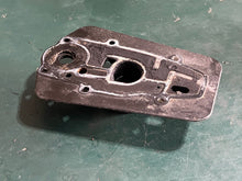 Cargar imagen en el visor de la galería, 8 HP Mercury 413449 bottom cowl ADAPTER PLATE - USE WITH DESIGN II WATER TUBE oem

